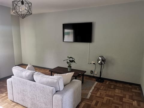 Sunny Mountain View Apartment in Stellenbosch