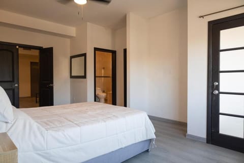 Photo of the whole room, Bedroom, wardrobe