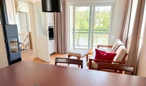TV and multimedia, Living room, Seating area, Dining area, Evening entertainment, oven
