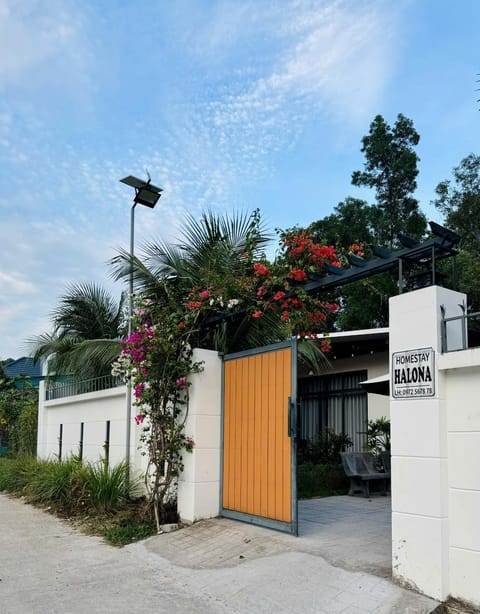 Property building, Day, Logo/Certificate/Sign