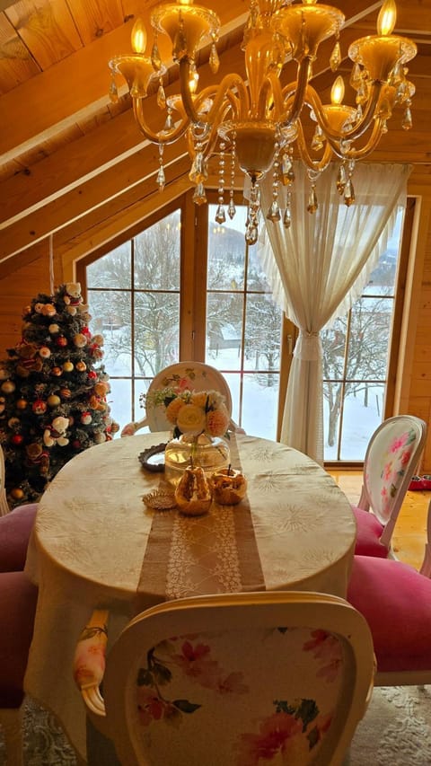 Seating area, Dining area