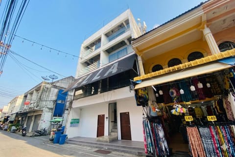 Facade/entrance