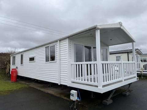 The Retreat - Turnberry Holiday Park Amazing Sea View Campground/
RV Resort in England
