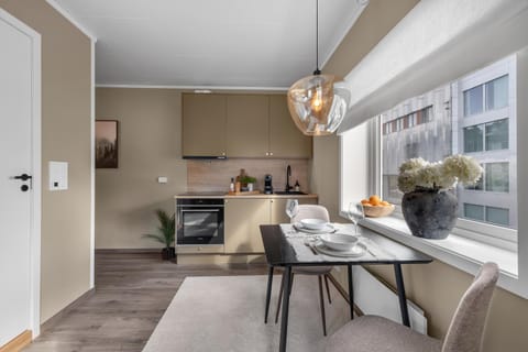 Kitchen or kitchenette, Dining area, kitchen