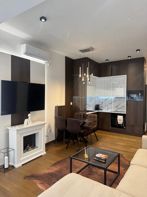 TV and multimedia, Kitchen or kitchenette, Living room, Seating area