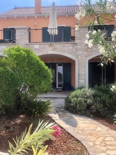 Villa Asteroídea - Tiha Mala Villa in Split-Dalmatia County