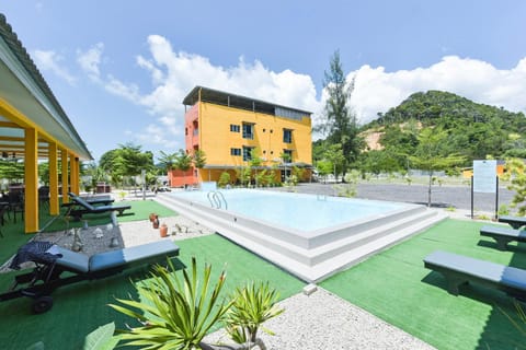 Swimming pool