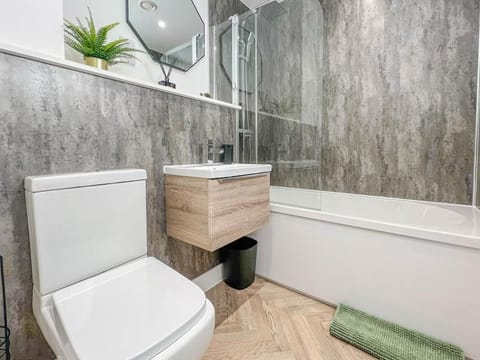 Luxury Apartment - Sleeps 5 - Rose Platinum Properties Apartment in England