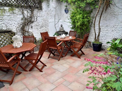 Patio, Day, Garden, Seating area, Garden view