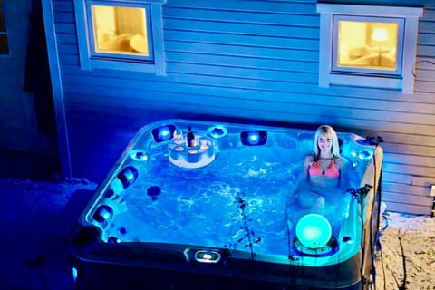 Sandersstua 2, luxury family villa with private whirlpool in Stamsund House in Lofoten