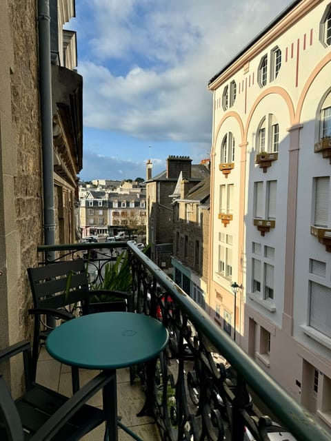 Bel appartement au coeur de la ville Apartment in Dinard