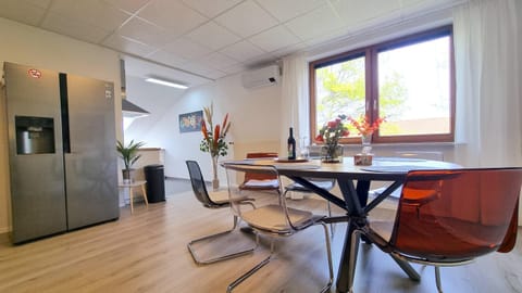 Seating area, Dining area