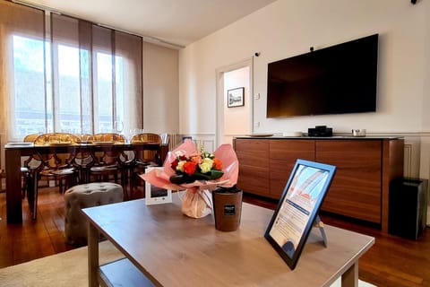 TV and multimedia, Living room, Dining area