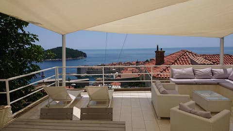 Property building, Balcony/Terrace, City view