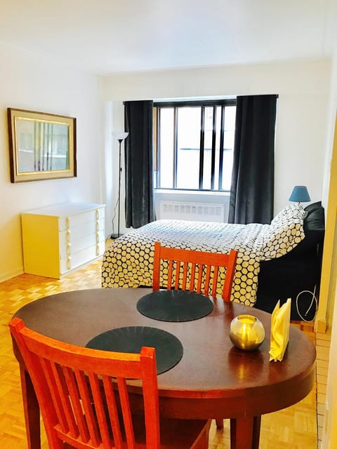 Bed, Living room, Seating area, Dining area, Bedroom