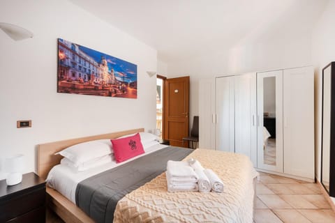 Bed, TV and multimedia, Photo of the whole room, Bedroom, towels, wardrobe