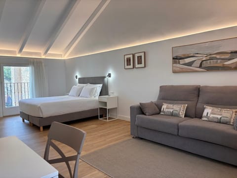 Bed, Living room, Bedroom