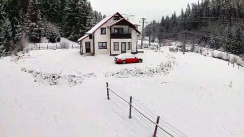 Property building, Off site, Day, Natural landscape, Winter, Parking