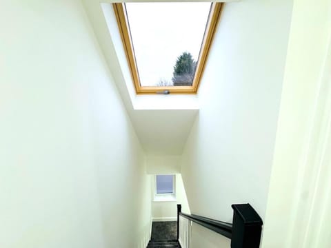 Stylish Apartment Near Birmingham Apartment in Oldbury