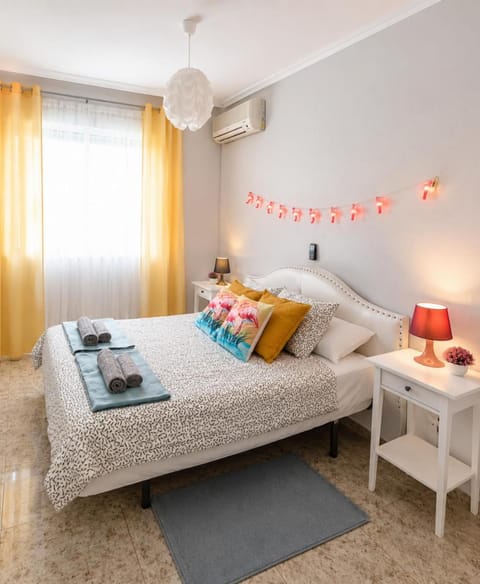Bed, Photo of the whole room, Bedroom, air conditioner