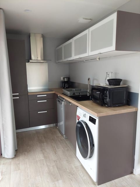 Kitchen or kitchenette, dishwasher, oven, stove, toaster, washing machine
