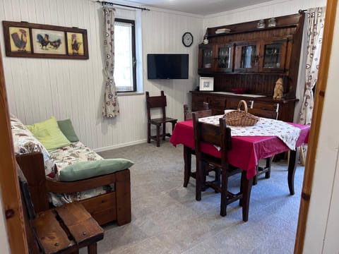 Seating area, Dining area