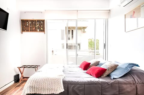 Bed, Photo of the whole room, Bedroom, air conditioner