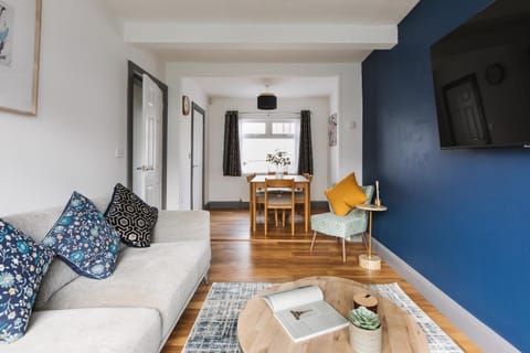 TV and multimedia, Living room, Dining area