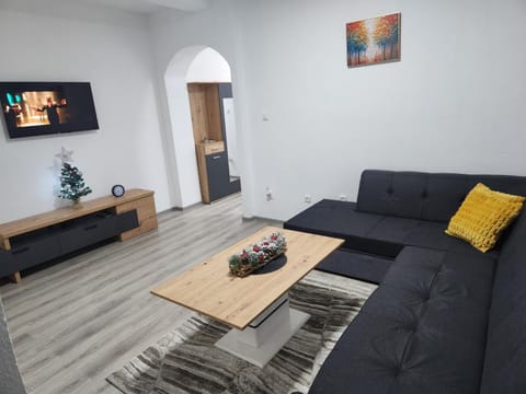 Communal lounge/ TV room, TV and multimedia, Living room, Seating area