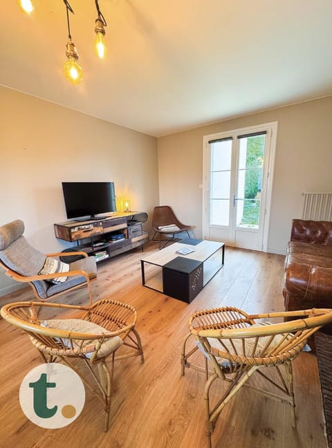 Communal lounge/ TV room, TV and multimedia, Living room, Seating area