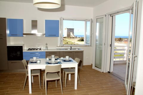 Day, Dining area