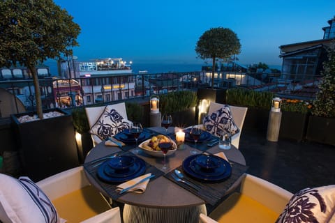 Natural landscape, Balcony/Terrace, Decorative detail, On site