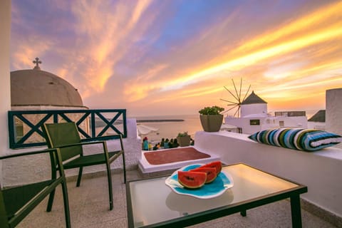 Balcony/Terrace, Decorative detail, Landmark view, Sea view