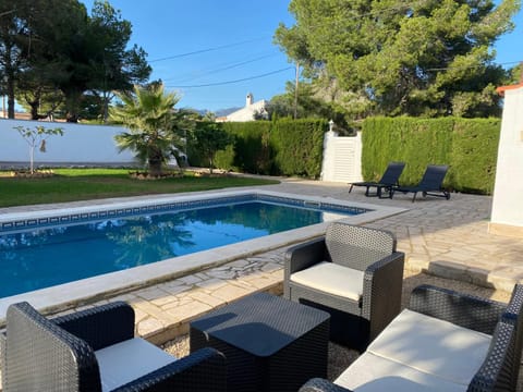 Garden, Garden view, Pool view, Swimming pool, sunbed