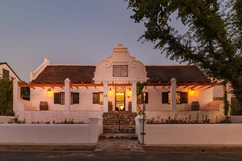 Property building, Landmark view, Swimming pool