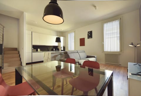 Kitchen or kitchenette, Living room, Seating area, Dining area, stove