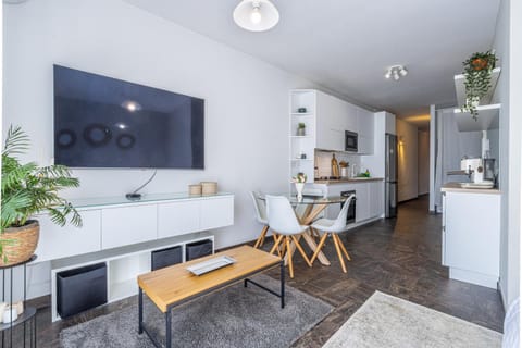 TV and multimedia, Living room, Seating area, Dining area, air conditioner