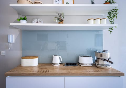 Coffee/tea facilities, kitchen