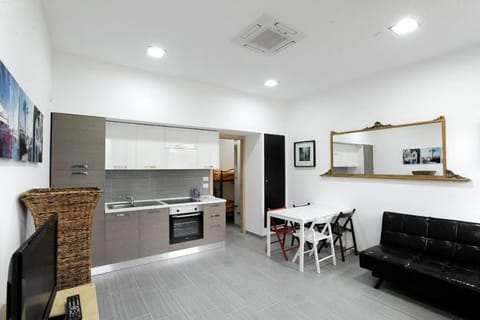 Kitchen or kitchenette, Living room, Seating area, Dining area, pet friendly