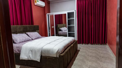 Bed, Photo of the whole room, Bedroom, air conditioner