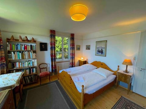 Lake Thun Alps Scenic Views and Concierge by SwissHut Apartment in Hilterfingen