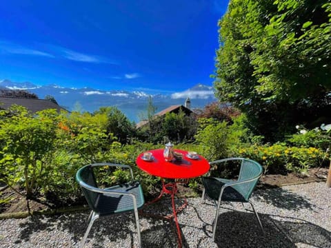 Lake Thun Alps Scenic Views and Concierge by SwissHut Apartment in Hilterfingen