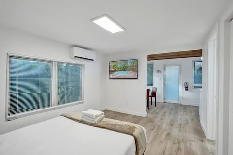 Tropical Oasis Studio w Pool Inn in Fort Lauderdale