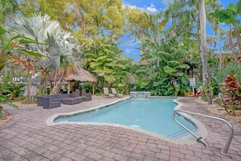 Tropical Oasis Studio w Pool Inn in Fort Lauderdale