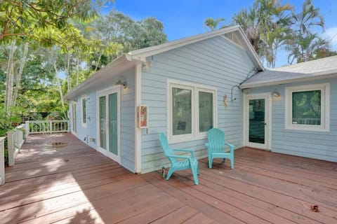 Tropical Oasis 2BR House w Pool House in Fort Lauderdale