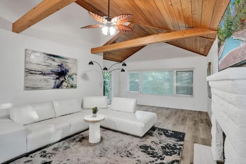 Tropical Oasis 2BR House w Pool House in Fort Lauderdale