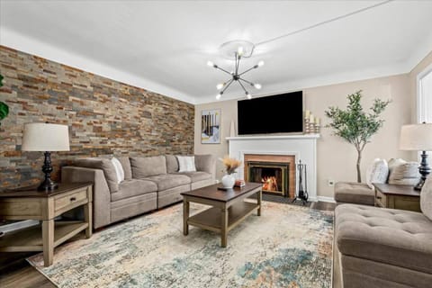 Newly Renovated 4 Bedroom 2 Bath Downtown Dearborn House in Dearborn Heights