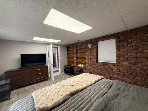 Newly Renovated Gem Fenced Backyard 2 Full Baths House in Melvindale