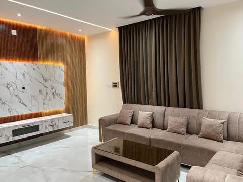 Communal lounge/ TV room, Living room, Seating area