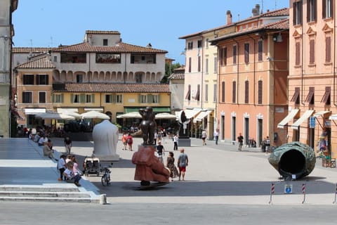 Nearby landmark, People, Street view
